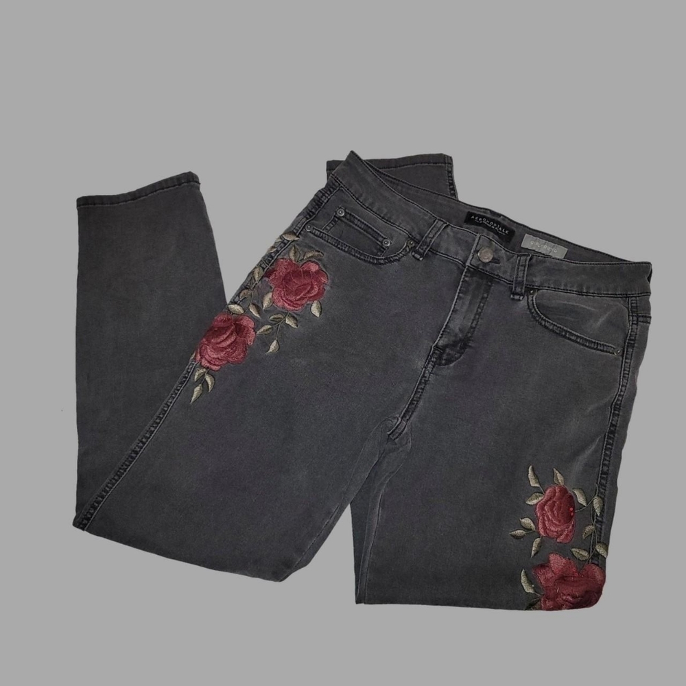 NEW Black Boyfriend Jeans w/ Rose Embroidery